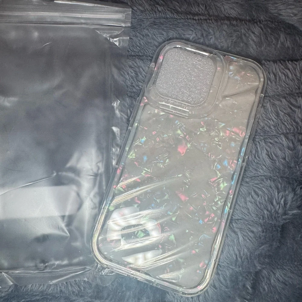 iPhone 15 pro max wavy clear case